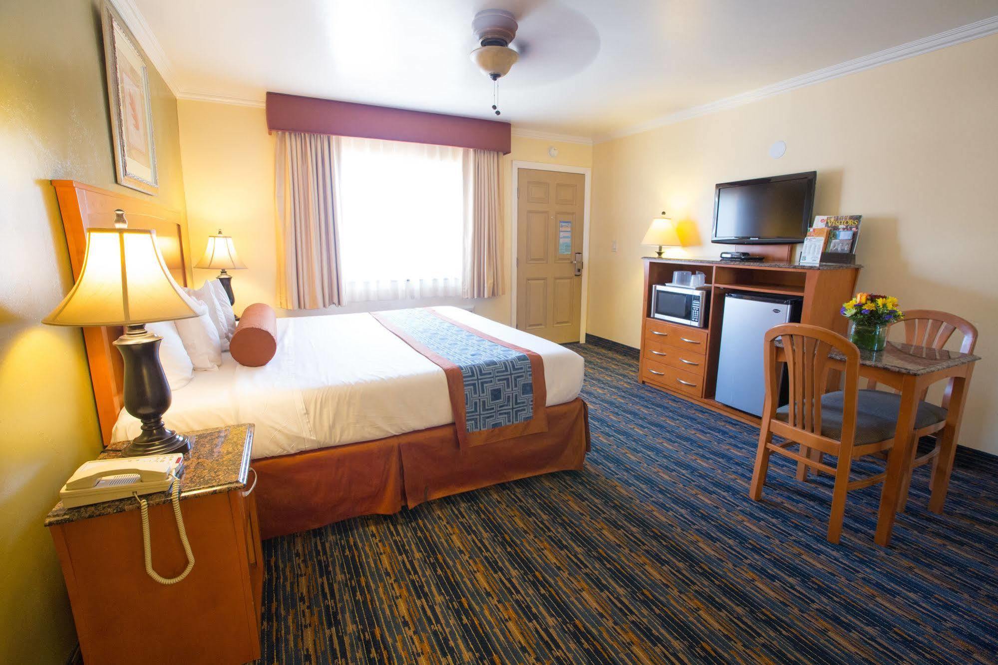 Beachwalker Inn & Suites Pismo Beach Bagian luar foto